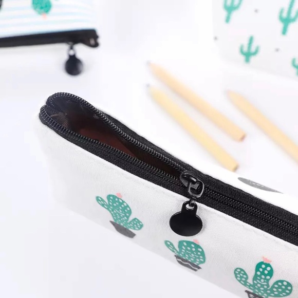 🌵Cactus Makeup Bag🌵 - Picture 2 of 3